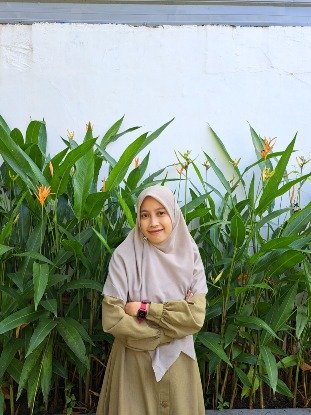 Yuli Susanti, S.P.